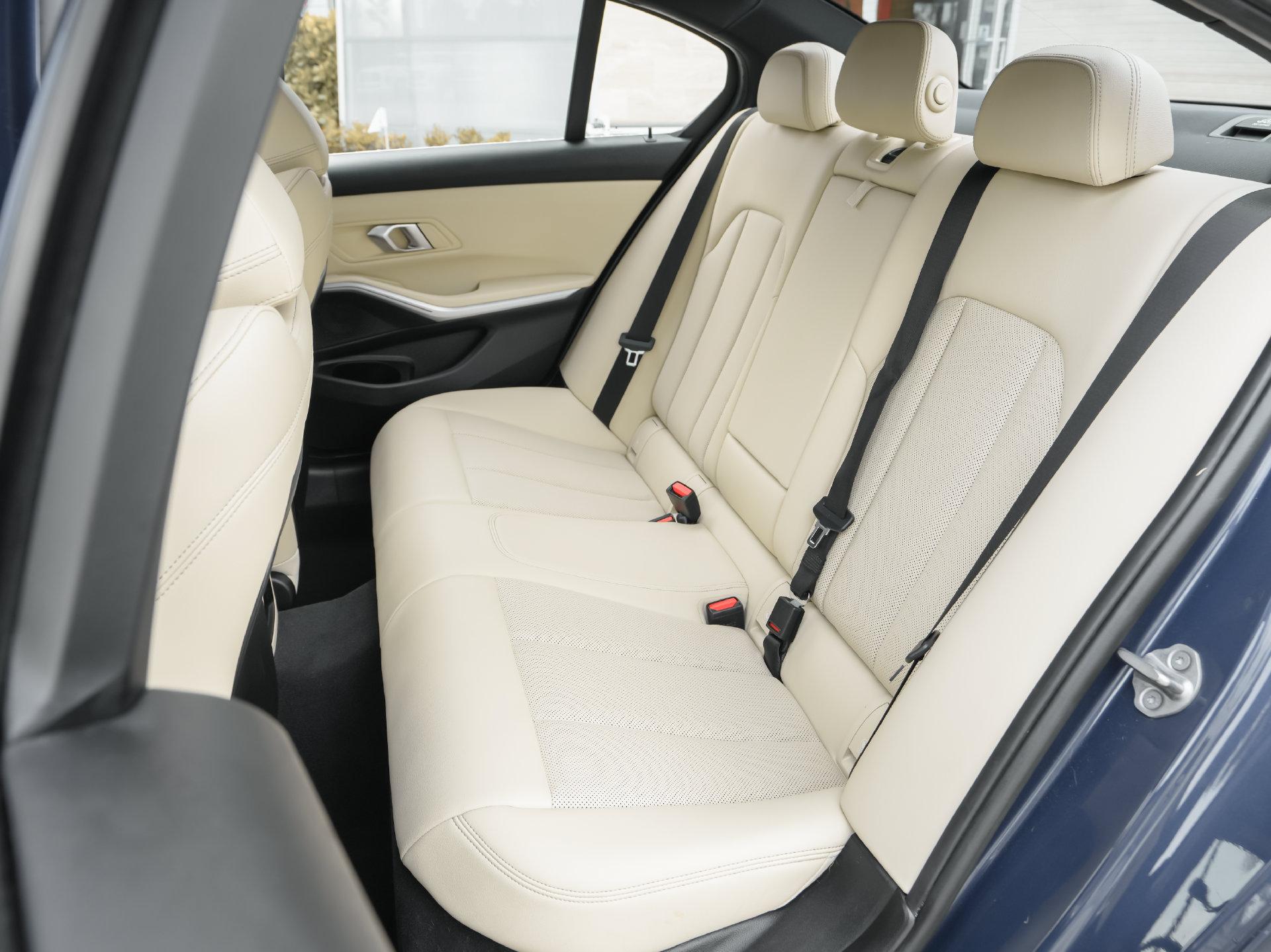 Used 2024 BMW 330i Sedan w/ Convenience Package RWD image 5