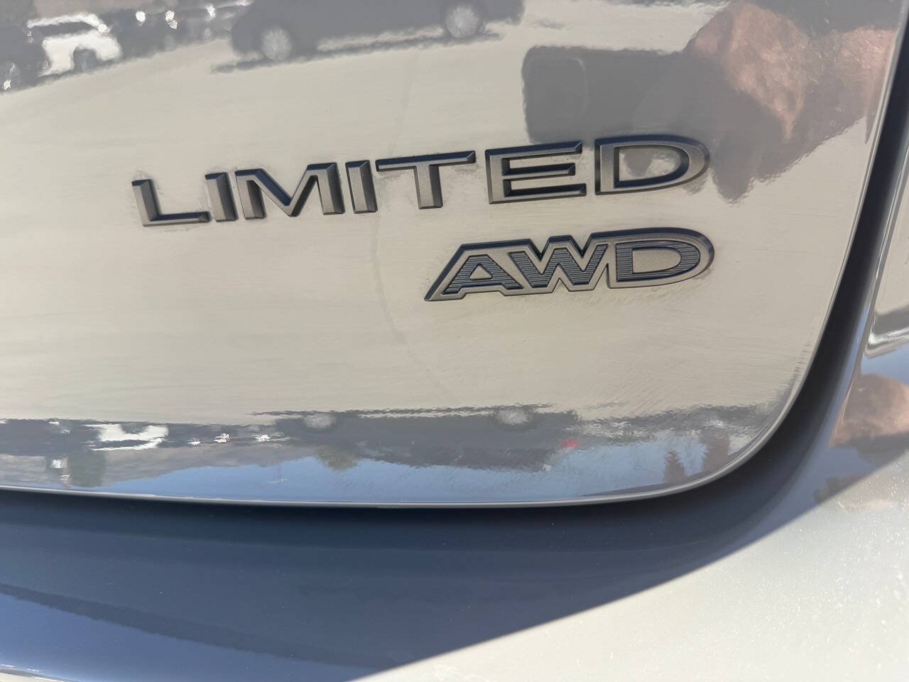 Used 2023 Chrysler Pacifica Limited w/ Uconnect Theater Family Group AWD/4WD image 10