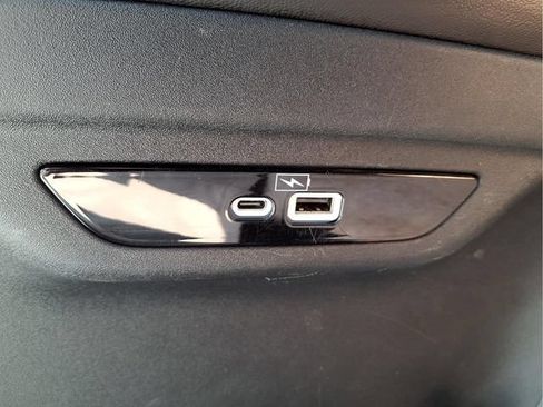 Used 2023 Chrysler Pacifica Touring-L FWD image 21