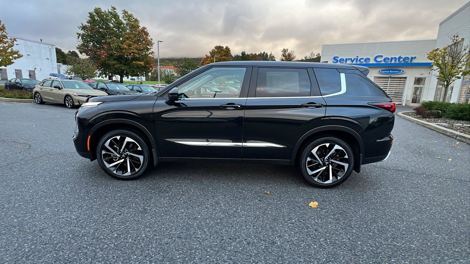 Used 2024 Mitsubishi Outlander SE AWD/4WD image 7