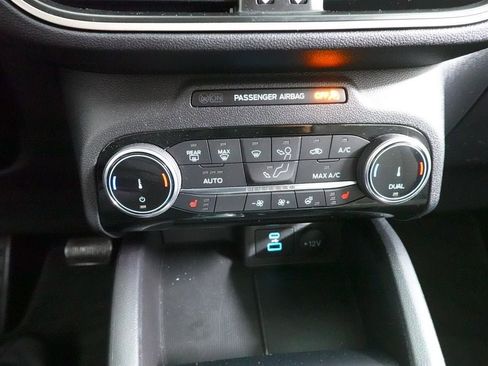 Certified 2022 Ford Escape SE w/ SE Sport Appearance Package image 16