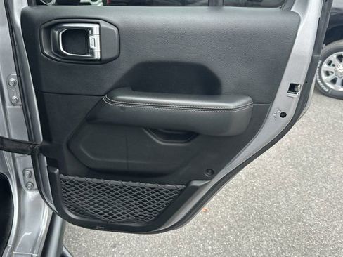 Used 2018 Jeep Wrangler Unlimited Sahara image 21