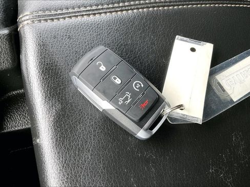 Used 2019 RAM 1500 Laramie AWD/4WD image 36