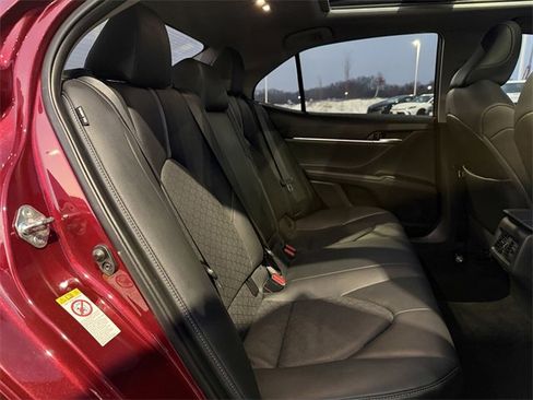 Used 2018 Toyota Camry XSE image 17