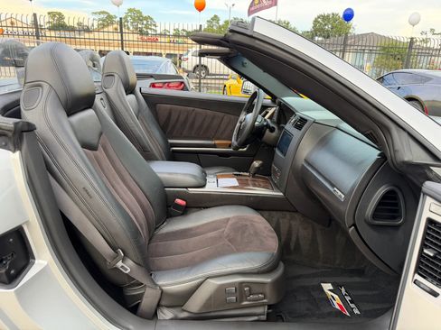 Used 2007 Cadillac XLR V RWD image 20