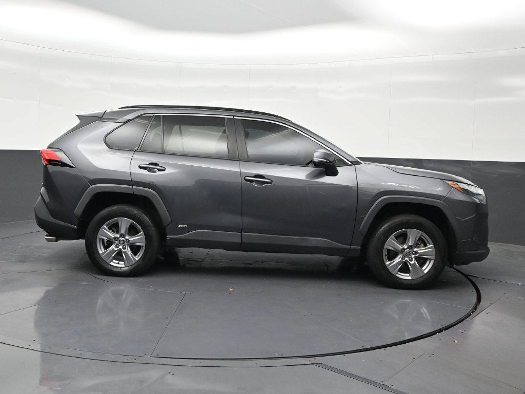 Used 2022 Toyota RAV4 XLE AWD/4WD image 7