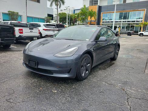 Used 2023 Tesla Model 3 Standard Range image 2