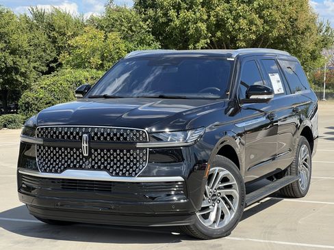 New 2025 Lincoln Navigator Reserve image 2