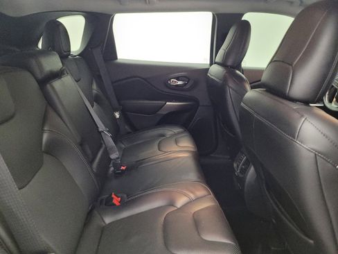 Used 2021 Jeep Cherokee Latitude Lux w/ Comfort/Convenience Group AWD/4WD image 19