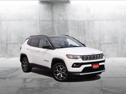 Used 2025 Jeep Compass Limited AWD/4WD image 2