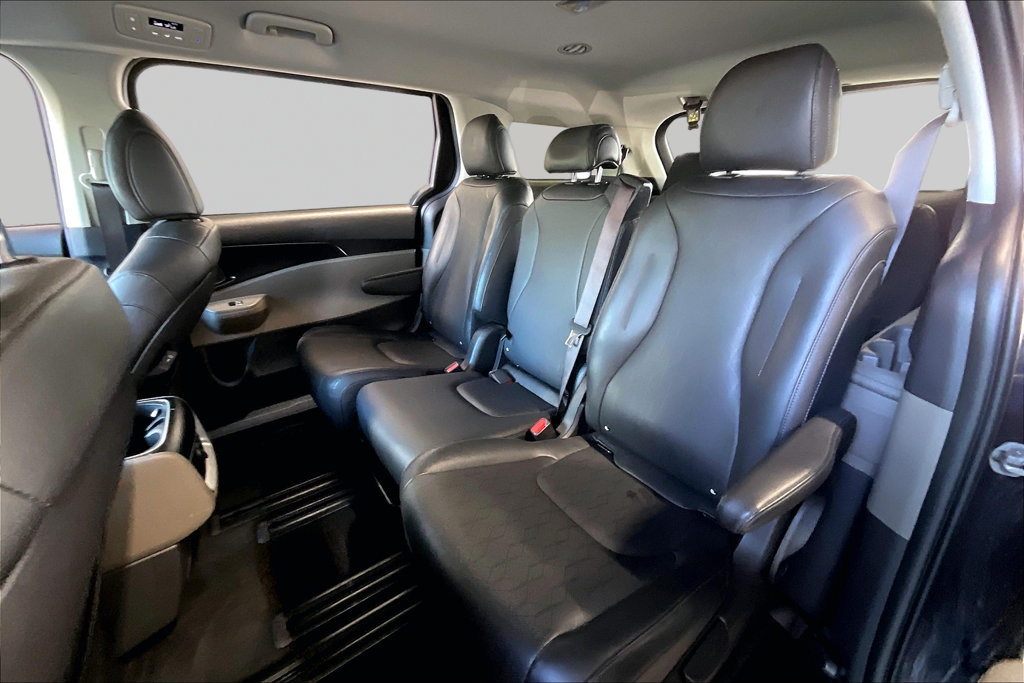 Used 2026 Kia Carnival FWD image 14