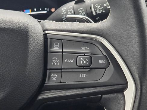 Used 2023 Jeep Grand Cherokee Altitude image 19