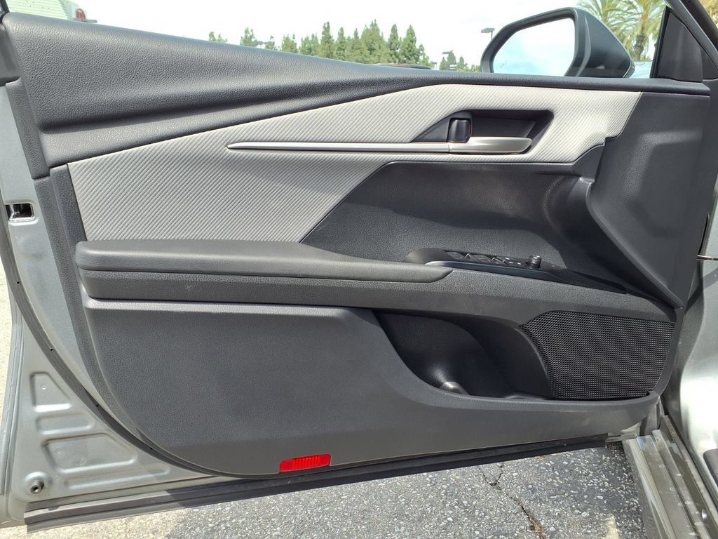 Used 2025 Toyota Camry SE w/ Convenience Package FWD image 20