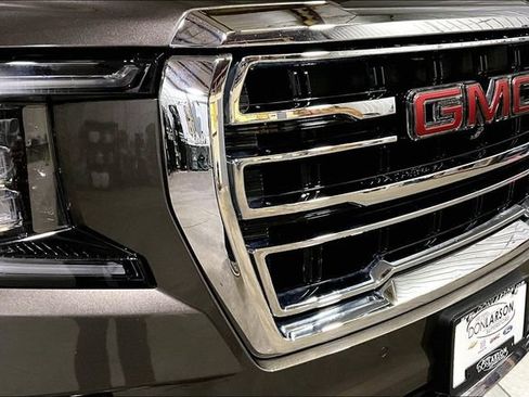 Used 2021 GMC Yukon XL SLT w/ SLT Premium Package AWD/4WD image 10