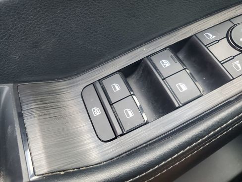 Used 2025 Nissan Rogue SV AWD/4WD image 24