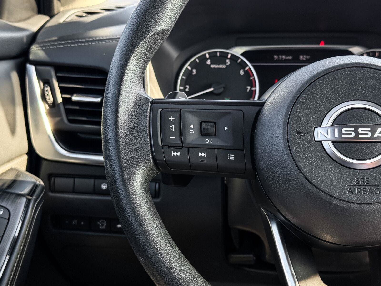 Used 2024 Nissan Rogue SV FWD image 17