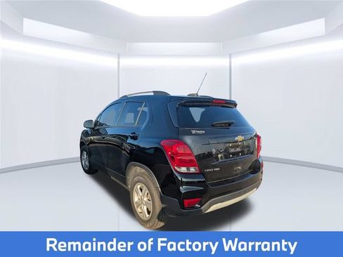 Used 2022 Chevrolet Trax LT w/ LT Convenience Package AWD/4WD image 2