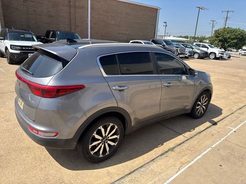 Used 2017 Kia Sportage EX w/ EX Technology Package FWD image 4