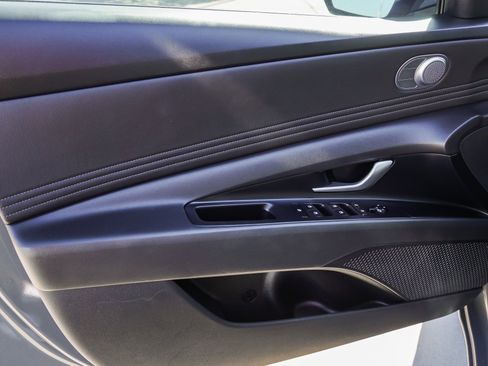 Used 2025 Hyundai Elantra Limited FWD image 20