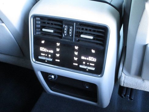 Used 2019 Porsche Cayenne image 23