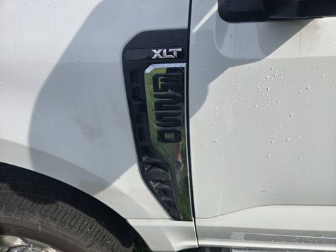 Used 2024 Ford F250 XLT AWD/4WD image 9