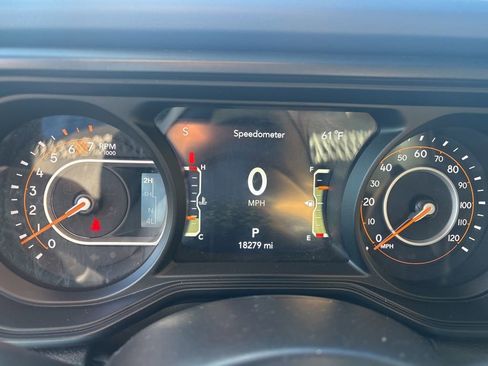 Used 2025 Jeep Wrangler Unlimited Rubicon image 15