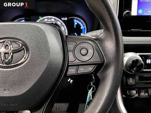 Certified 2025 Toyota RAV4 LE image 25