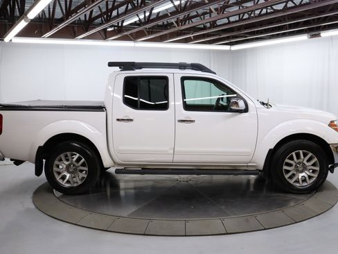 Used 2011 Nissan Frontier SL image 8