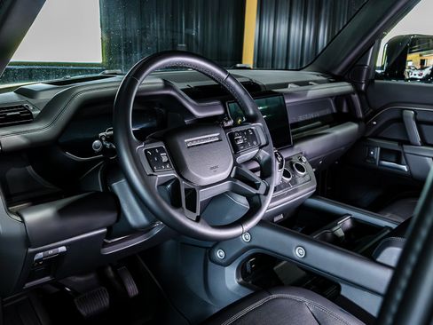 Used 2025 Land Rover Defender 110 X-Dynamic SE AWD/4WD image 25