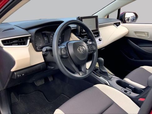 Used 2025 Toyota Corolla LE FWD image 17