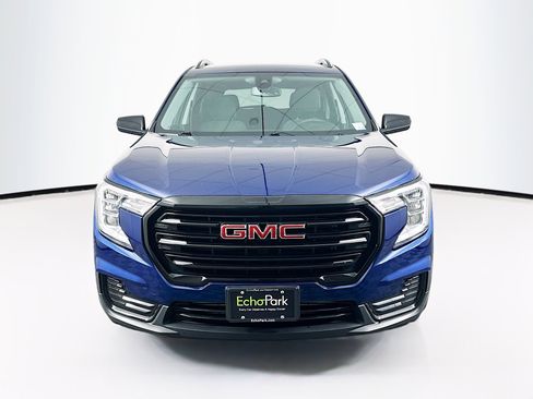 Used 2023 GMC Terrain SLE w/ Elevation Edition image 2