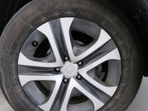 Used 2018 Toyota RAV4 LE image 29