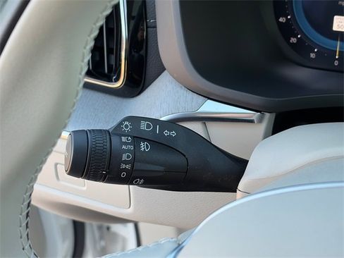Used 2025 Volvo XC60 B5 Ultra w/ Protection Package Premier image 32