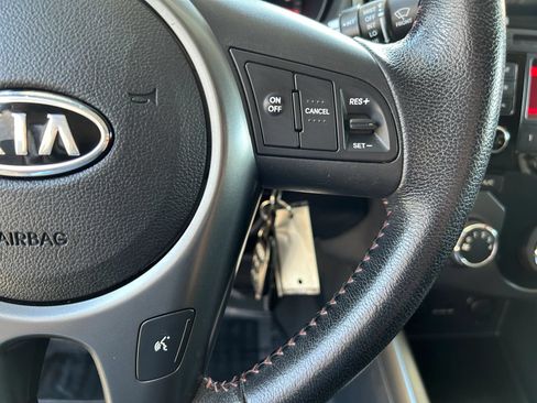 Used 2010 Kia Forte Koup SX FWD image 13