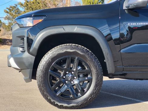 Used 2025 Chevrolet Colorado Trail Boss image 9