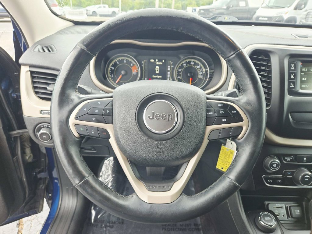 Used 2018 Jeep Cherokee Latitude w/ Cold Weather Group AWD/4WD image 18