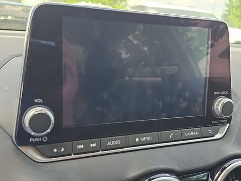 Used 2024 Nissan Sentra SV FWD image 13