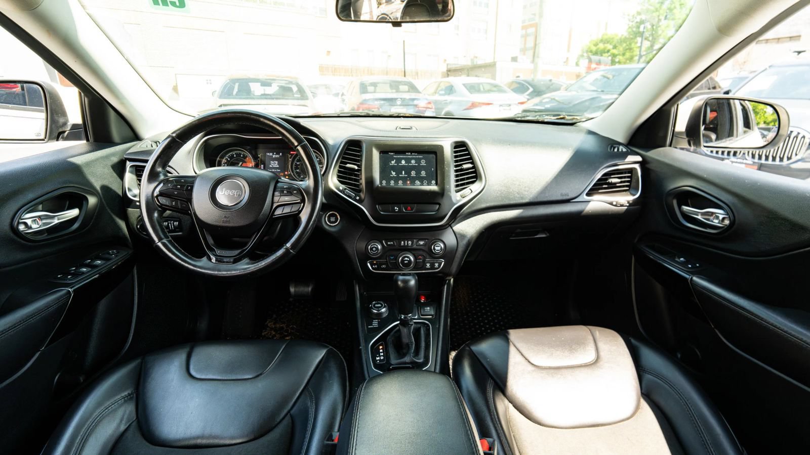 Used 2019 Jeep Cherokee Latitude Plus AWD/4WD image 27