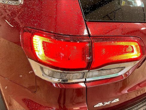 Used 2021 Jeep Grand Cherokee Laredo w/ Security & Convenience Group AWD/4WD image 24