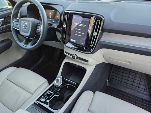 Certified 2023 Volvo XC40 B5 Ultimate w/ Protection Package Premier image 10