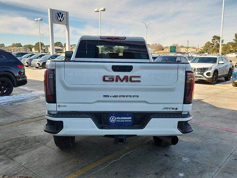 Used 2025 GMC Sierra 2500 AT4 image 6