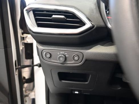 Used 2023 Chevrolet TrailBlazer LT FWD image 25