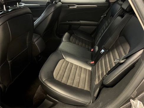 Used 2017 Ford Fusion SE image 16