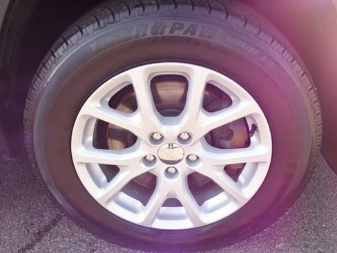 Used 2015 Jeep Cherokee Latitude w/ Cold Weather Group AWD/4WD image 45
