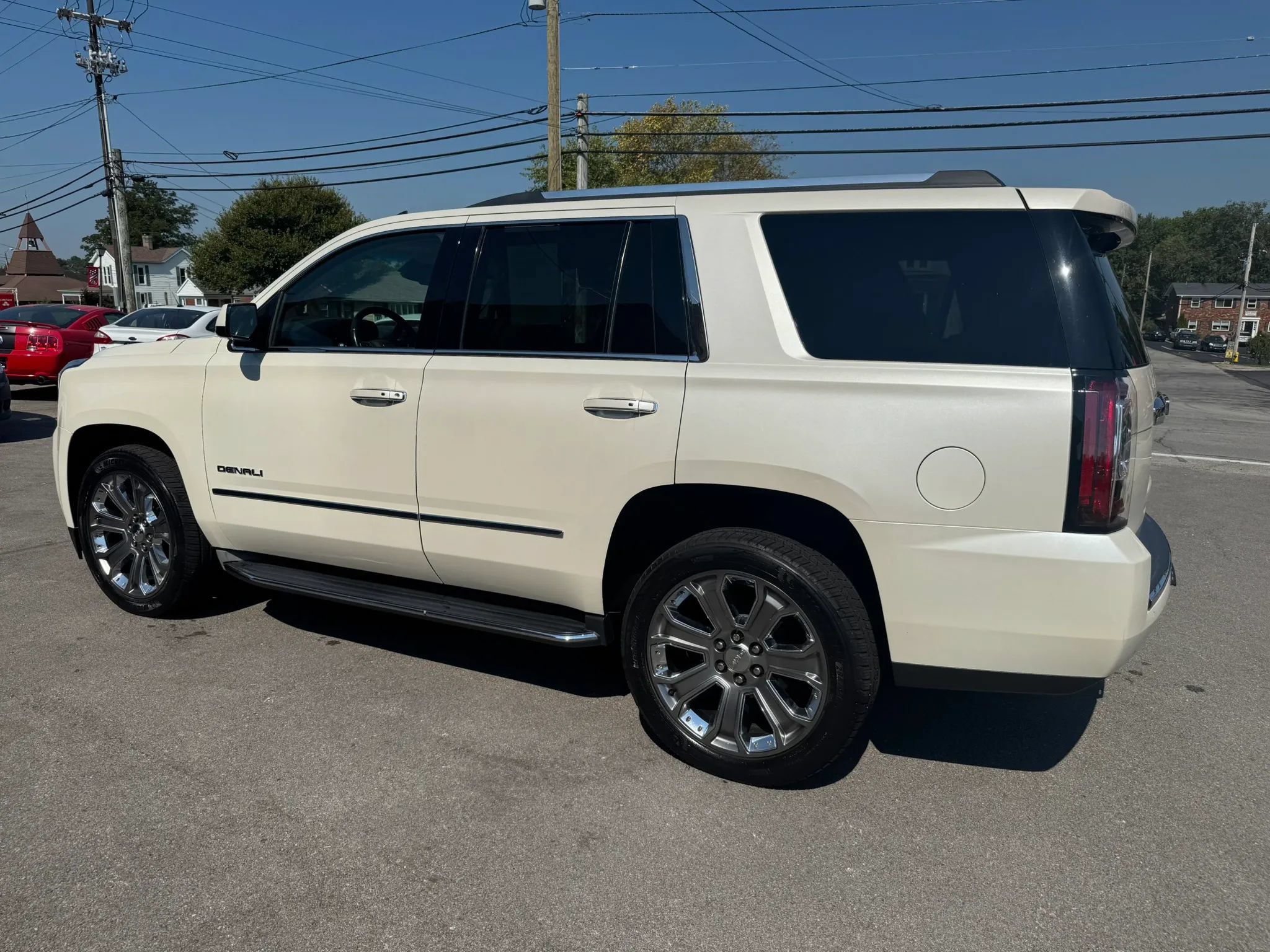 Used 2015 GMC Yukon Denali w/ Touring Package AWD/4WD image 8