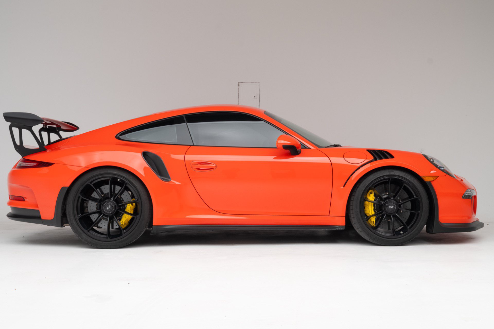 Used 2016 Porsche 911 GT3 RS RWD image 2