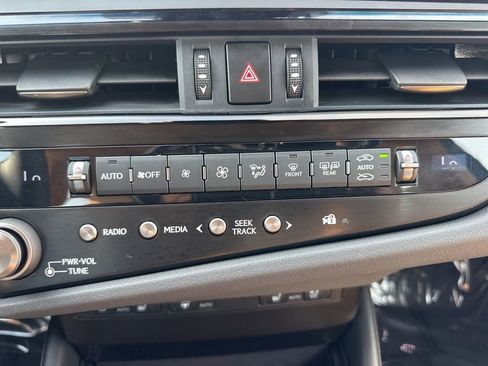 Used 2025 Lexus ES 350 w/ Premium Package image 20