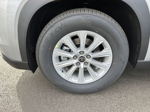 New 2026 Toyota Grand Highlander XLE image 11