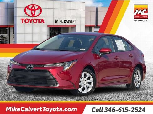 Used 2025 Toyota Corolla LE FWD image 1