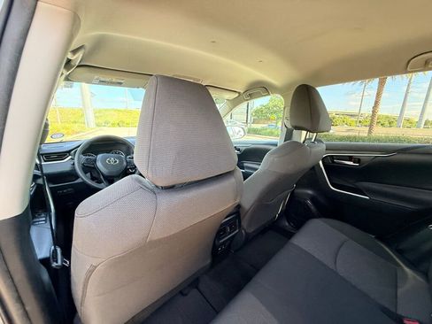 Used 2021 Toyota RAV4 XLE image 20